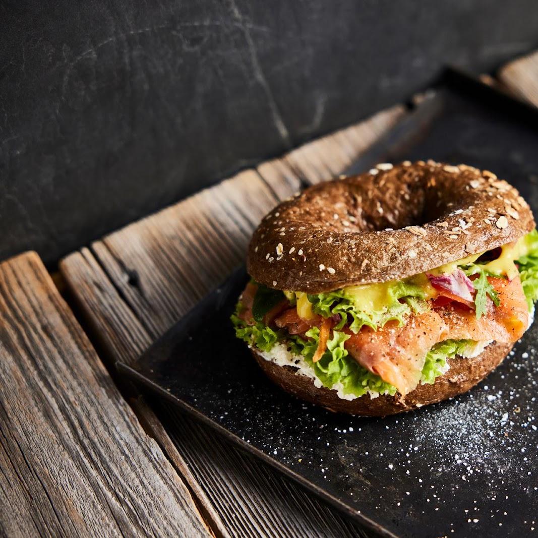 Restaurant "Coffee Fellows - Kaffee, Bagels, Frühstück" in Hunderdorf