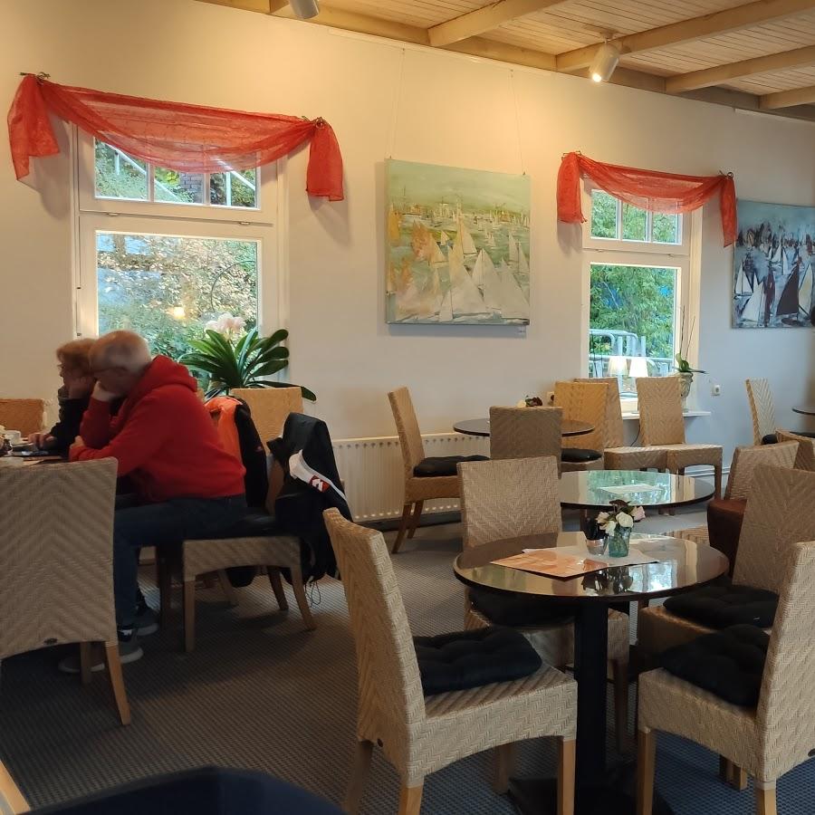 Restaurant "Koffiehuis Café u. Galerie Café" in Laboe
