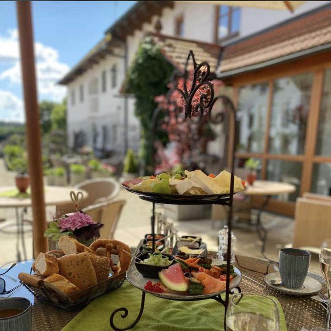 Restaurant "Café Kreuth" in Rudelzhausen