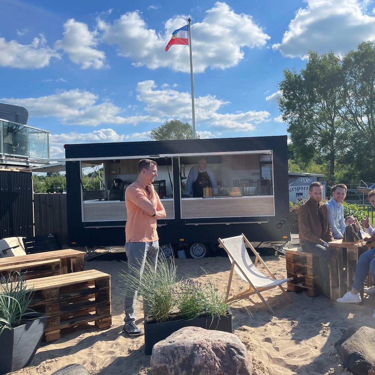 Restaurant "Strandlächeln Outside - Foodtruck" in Hohenfelde