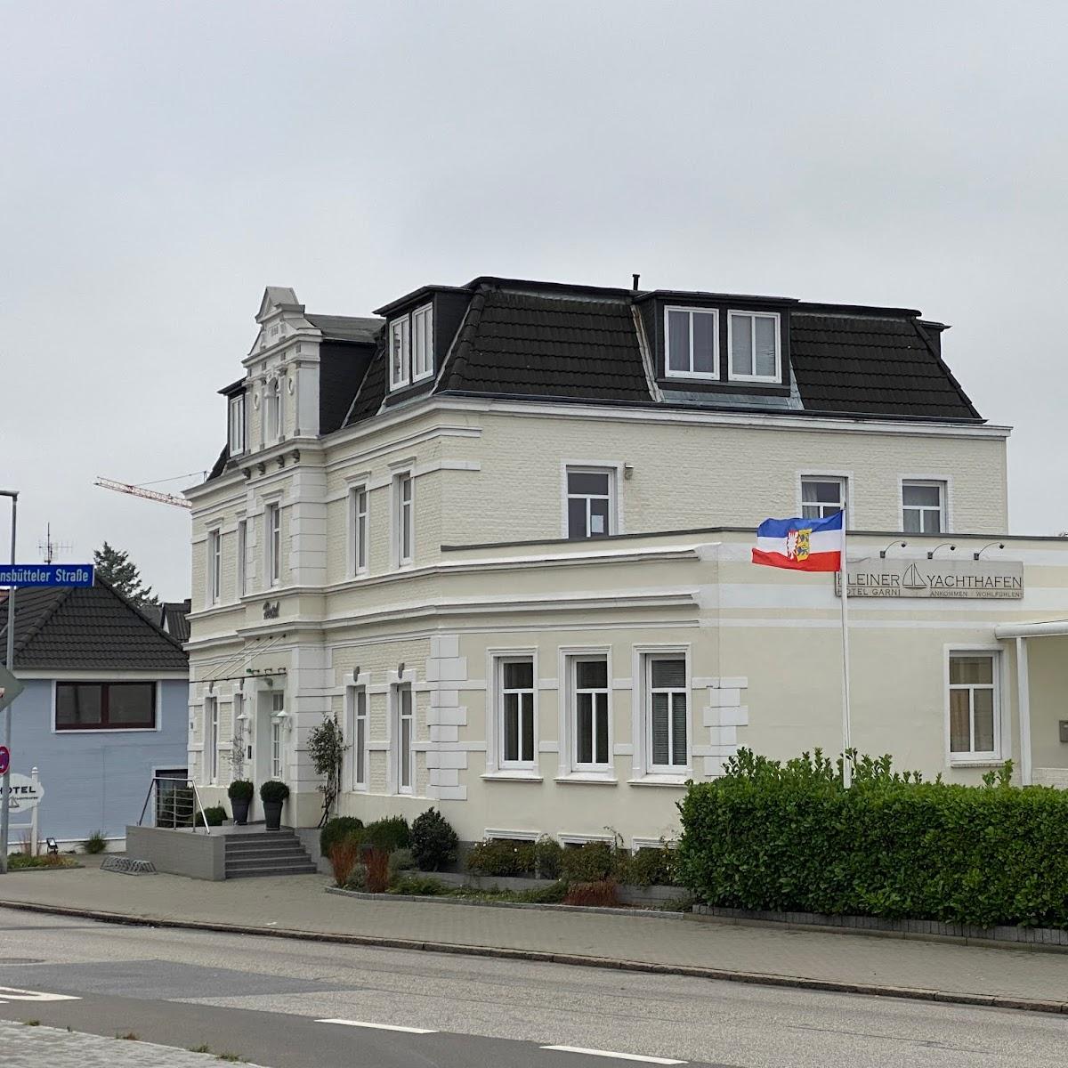 Restaurant "Hotel Kleiner Yachthafen - Schramm Hotel Verwaltungs GmbH & Co KG" in Brunsbüttel