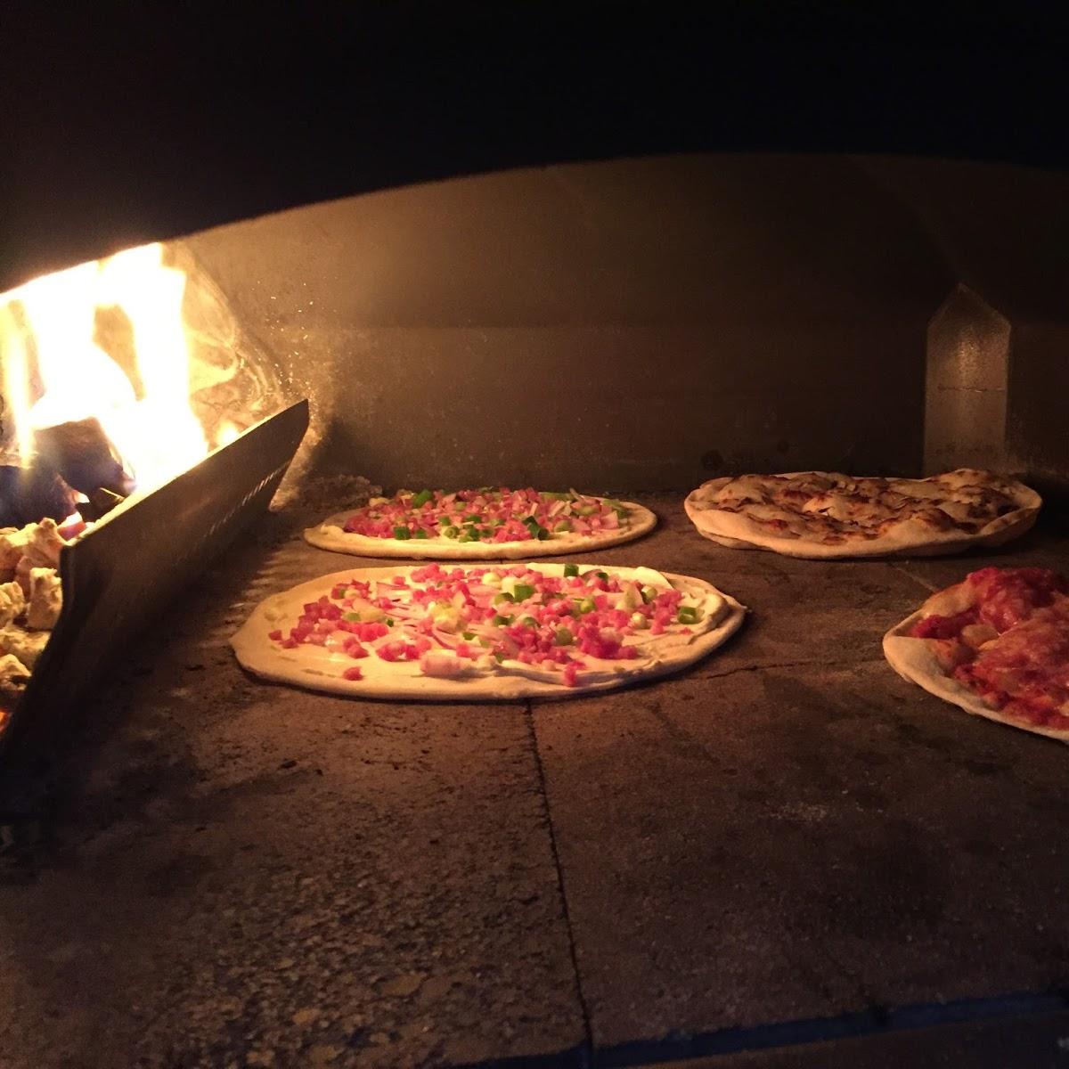 Restaurant "GuzziPizza" in Brannenburg