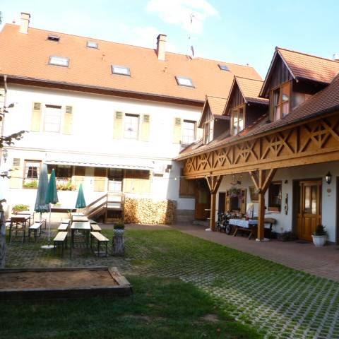 Restaurant "Gasthaus Lutz Pension Biergarten" in  Heilsbronn