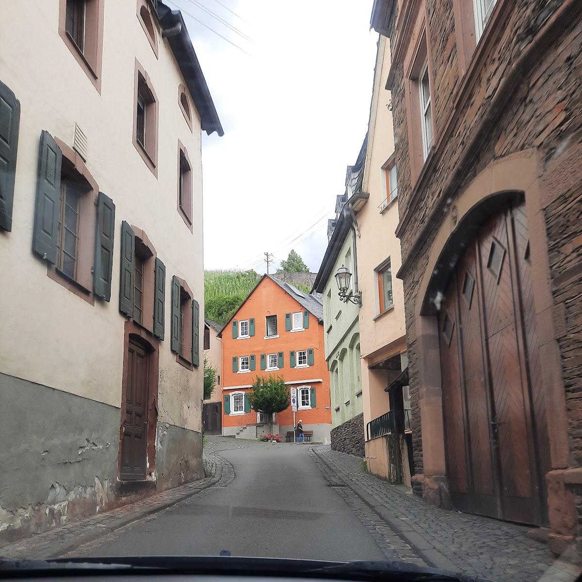 Restaurant "Zum Weissen Roessel" in Ürzig