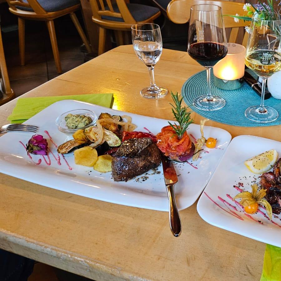 Restaurant "Dé Taste Restaurant Catering" in Königsbrunn