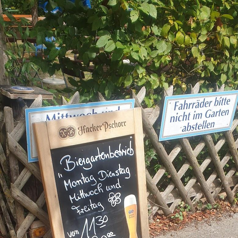 Restaurant "Bergl Biergarten" in Oberschleißheim