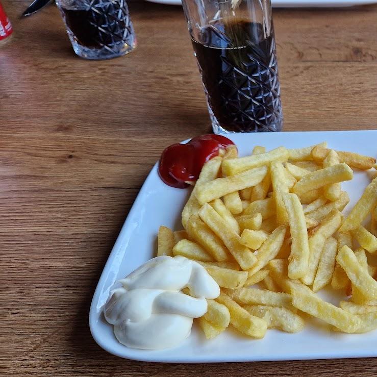 Restaurant "Pizza and More" in Kall
