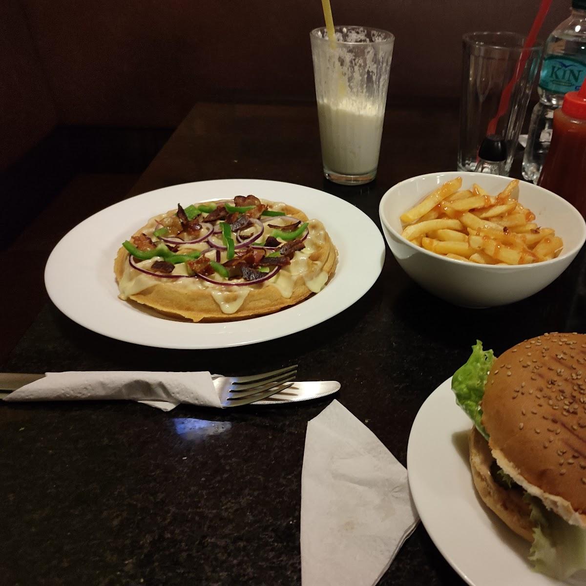 Restaurant "AROMA CAFE" in Loma Plata