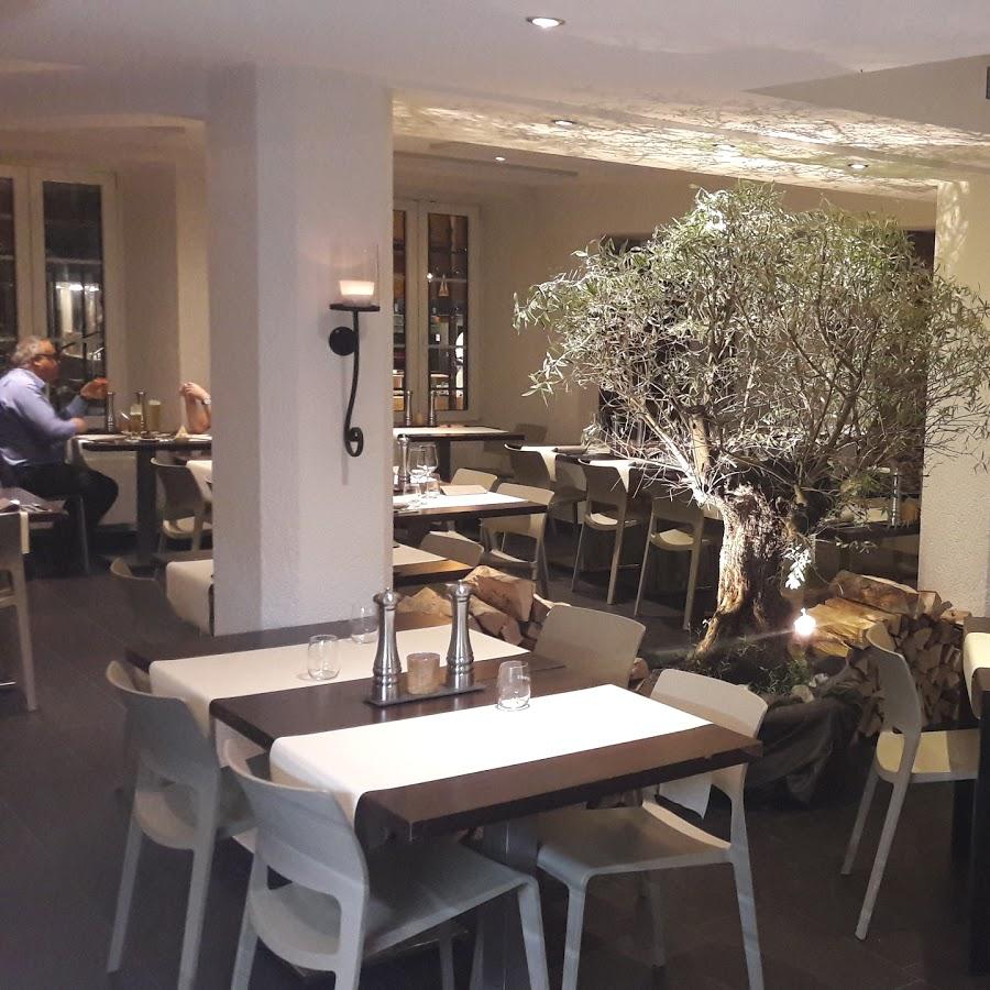 Restaurant "Moltobene Pizzeria & Gelateria" in Laufen