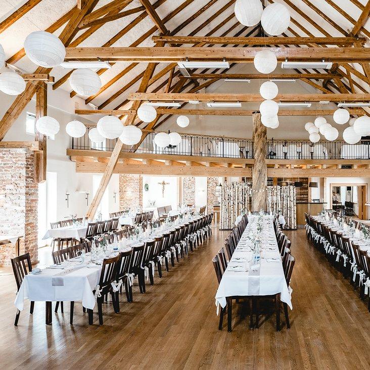 Restaurant "Maiers Hofstubn" in  Amper