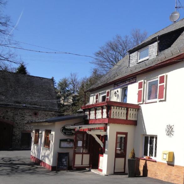 Restaurant "Alter Posthof" in Halsenbach