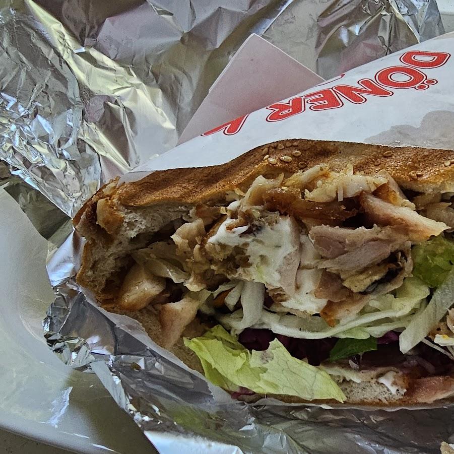 Restaurant "First Kebap" in Rehna