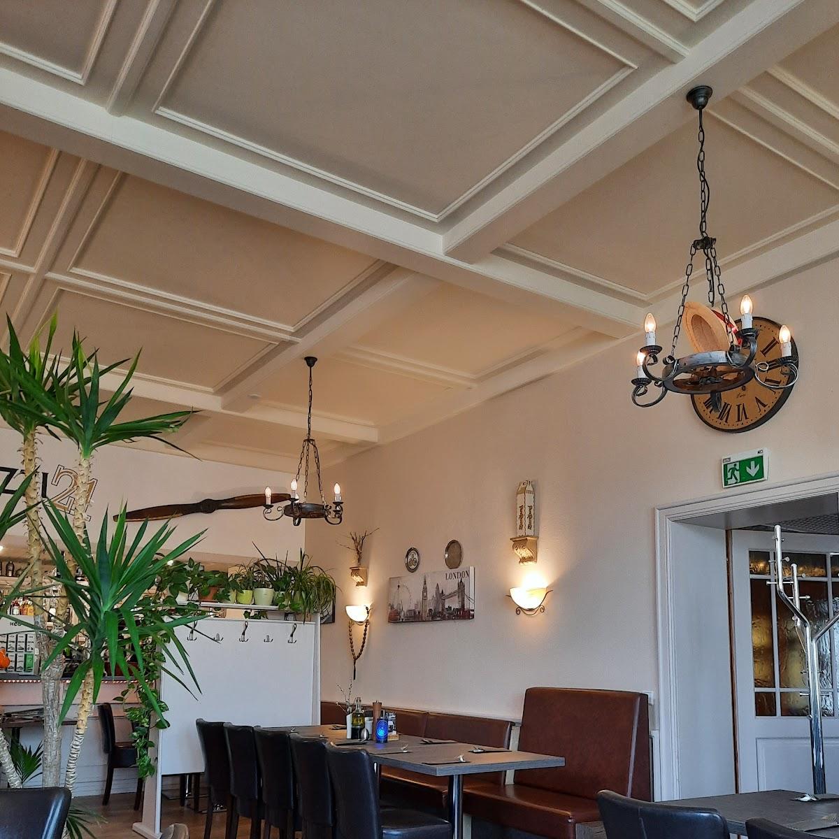 Restaurant "PapaRazzi21" in Niedere Börde