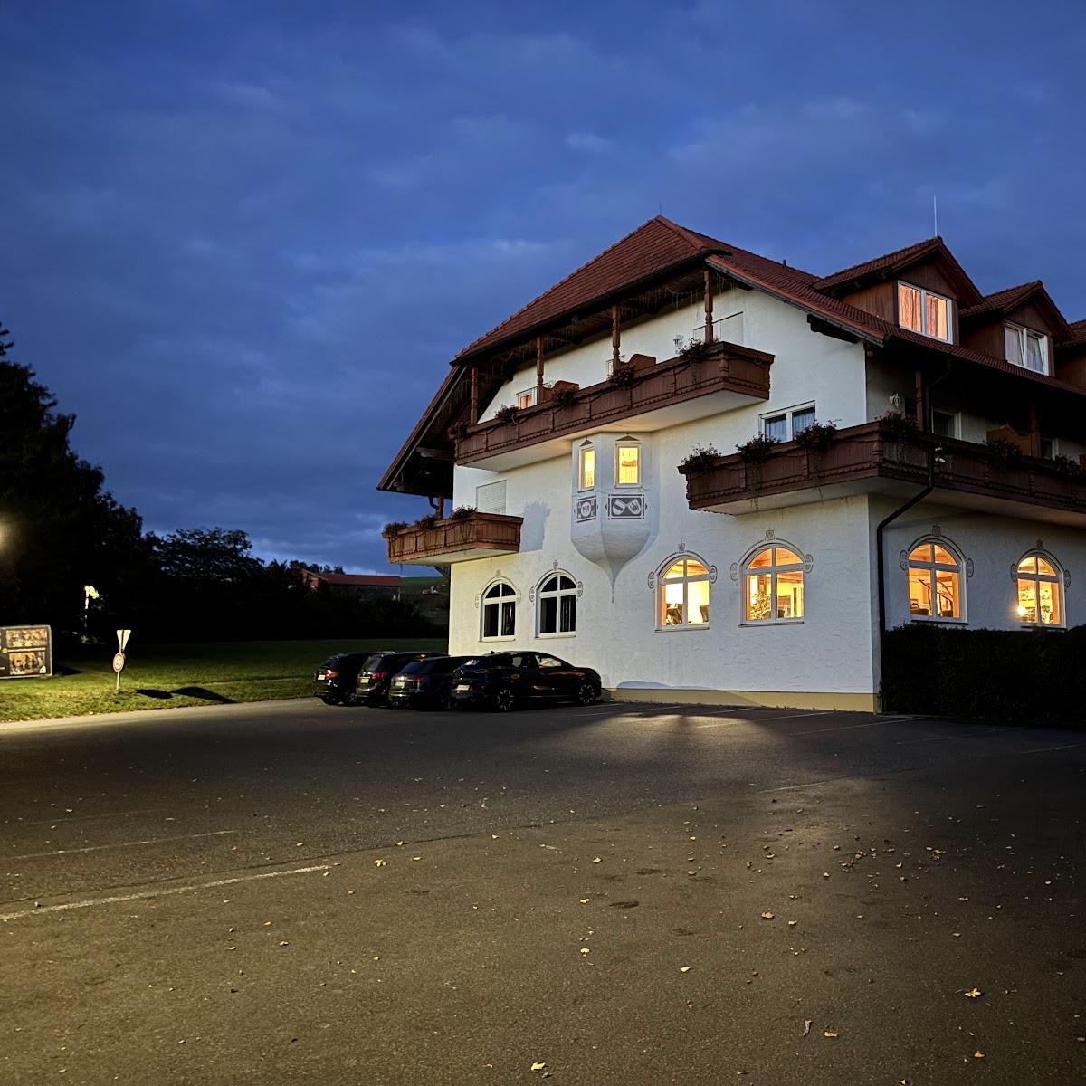 Restaurant "Sattelbogener Hof" in Traitsching