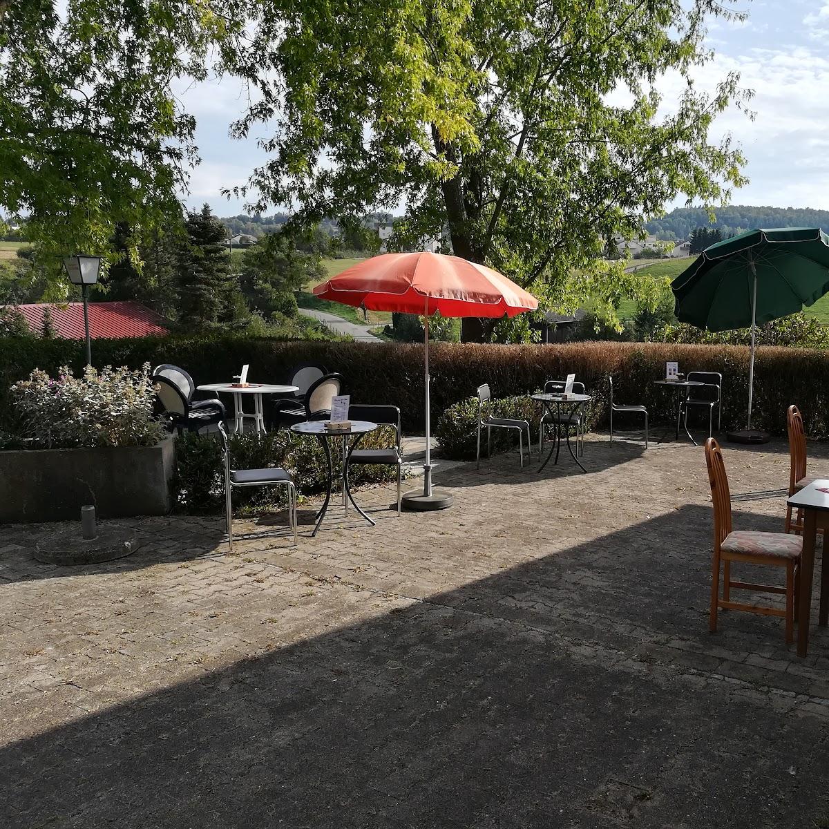 Restaurant "Cafe zum süßen Huhn" in Aidlingen