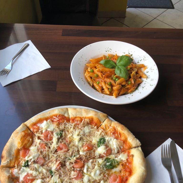 Restaurant "Pizzeria La Piccola" in Grevenbroich