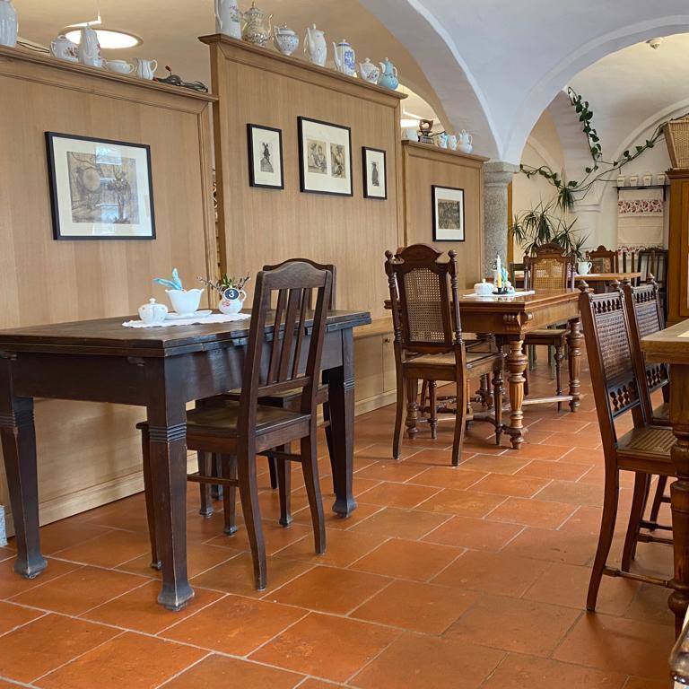 Restaurant "Café Komod" in Geisenhausen