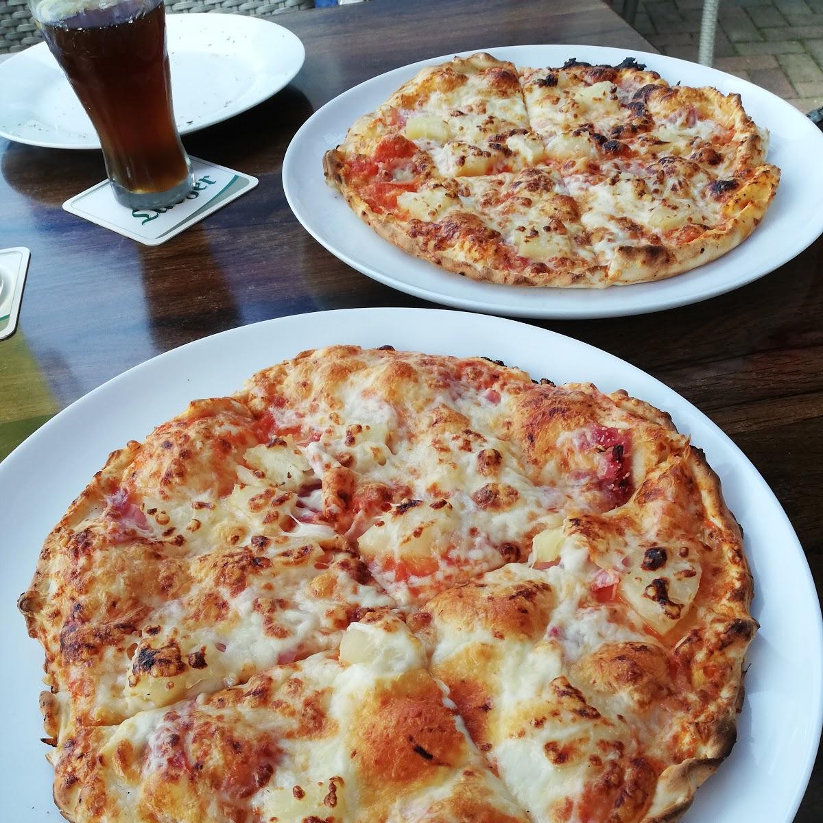 Restaurant "La Perla Ristorante Pizzeria" in Schwarz