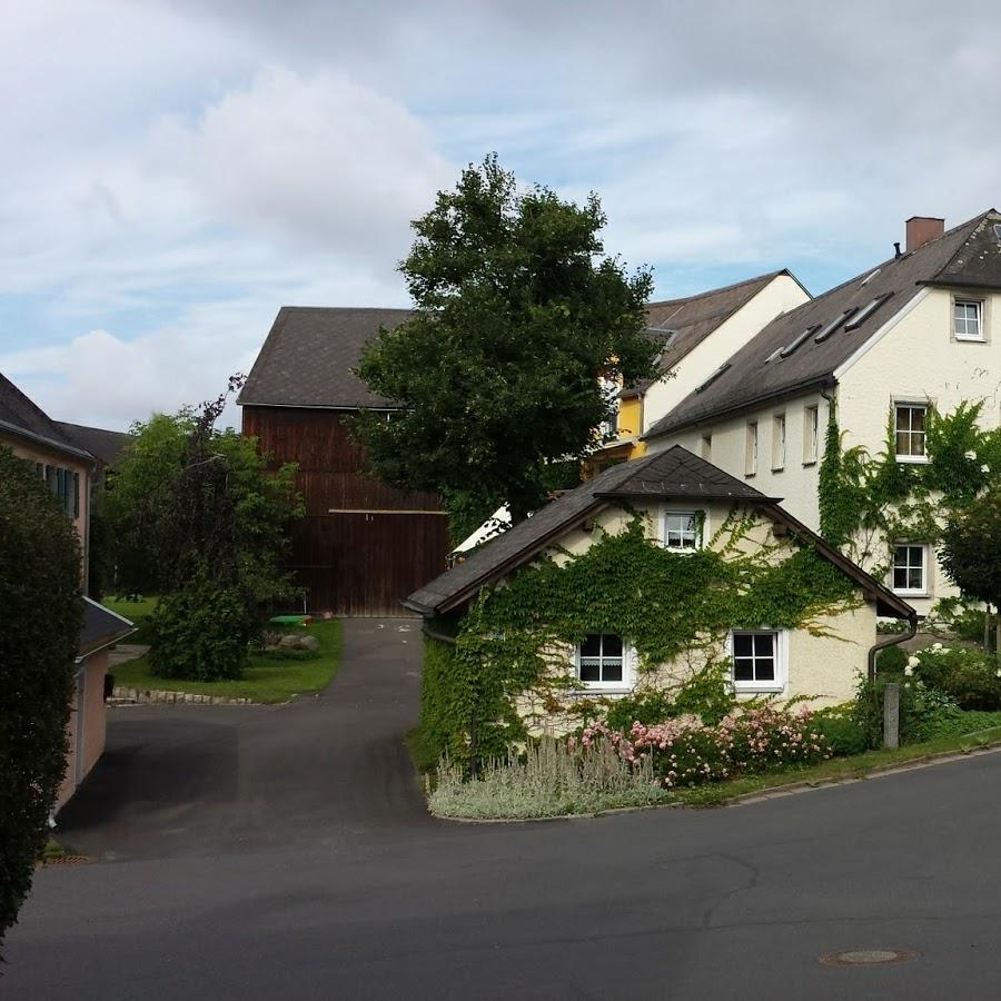 Restaurant "Gasthof zum weißen Roß" in Pechbrunn