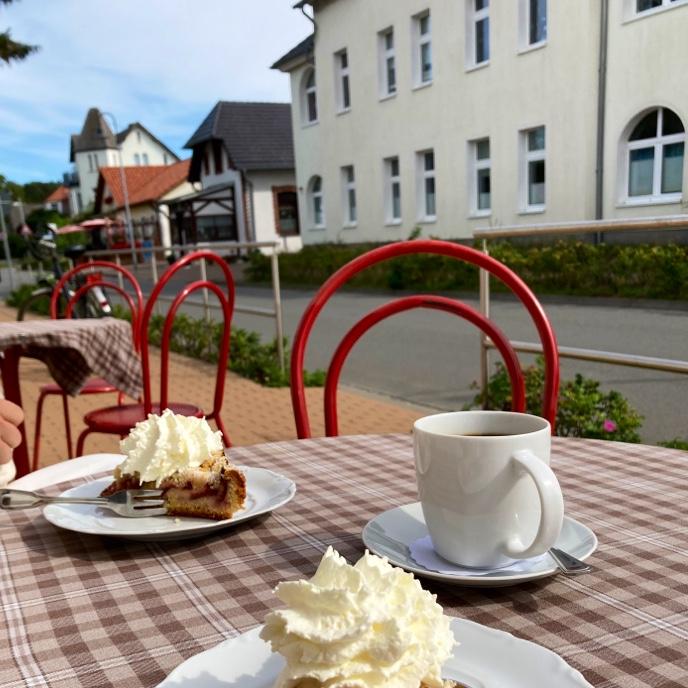 Restaurant "Cafe Und Eisbar Stacklies" in Lubmin