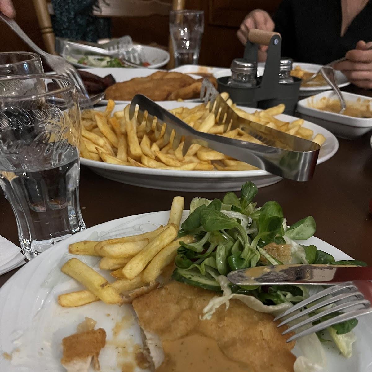 Restaurant "r Krug & Festsaal" in Hespe