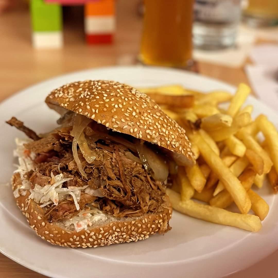 Restaurant "da Hieninger Das Wirtshaus am Sportplatz" in Beratzhausen