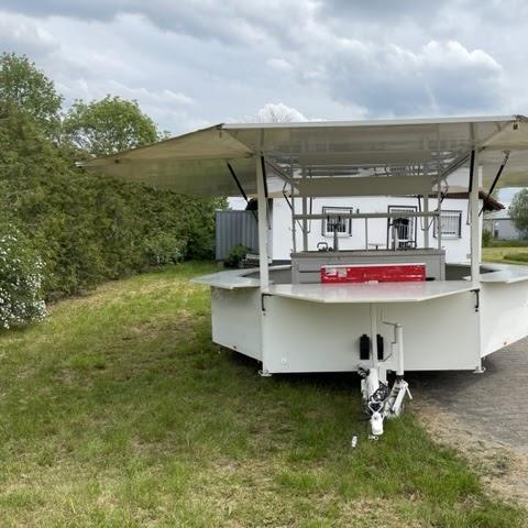 Restaurant "Plomers Schankwagen" in Aurach