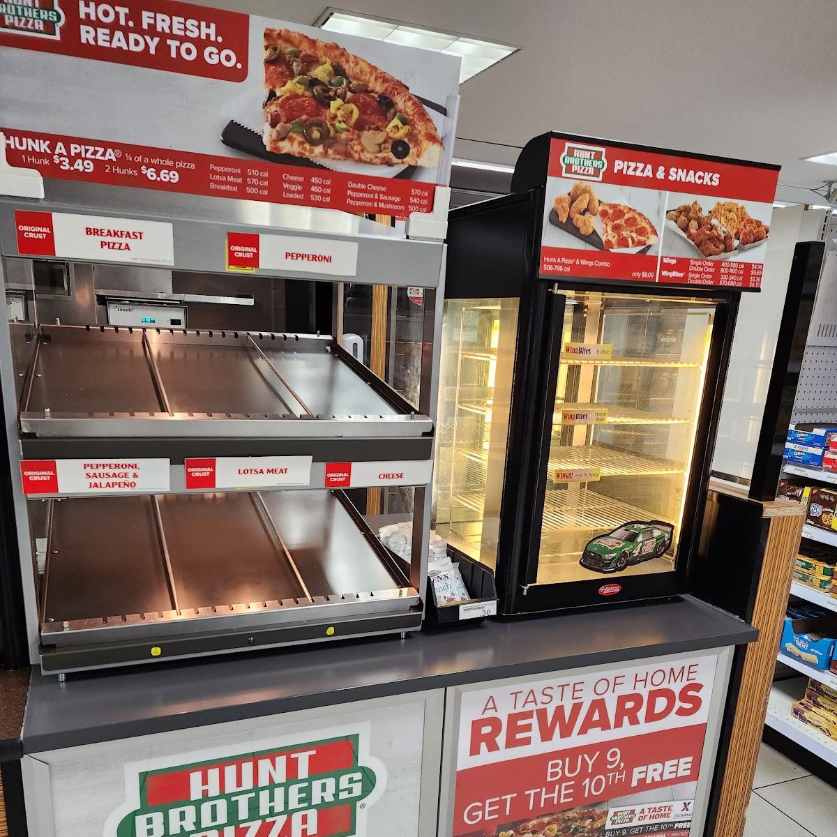 Restaurant "Hunt Brothers Pizza" in Hohenfels