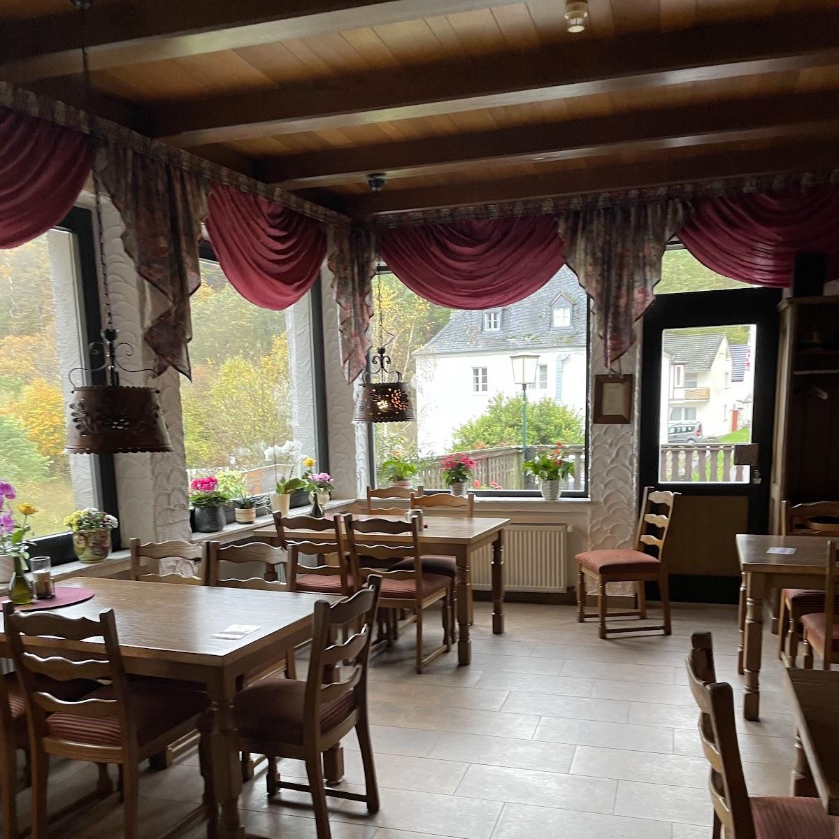 Restaurant "Gaststätte zur Burg Ramstein" in Kordel