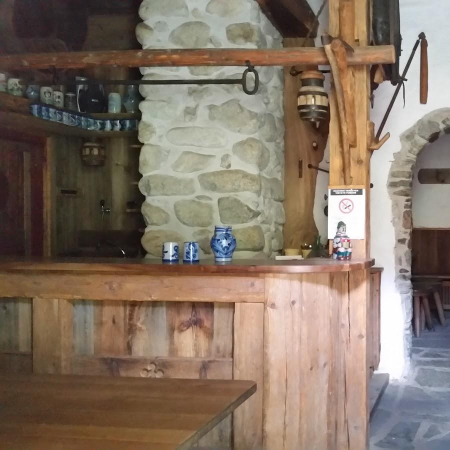 Restaurant "Torgglers Törggelekeller" in Chiusa