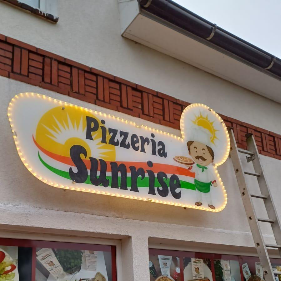 Restaurant "Pizzeria Sunrise" in Apen