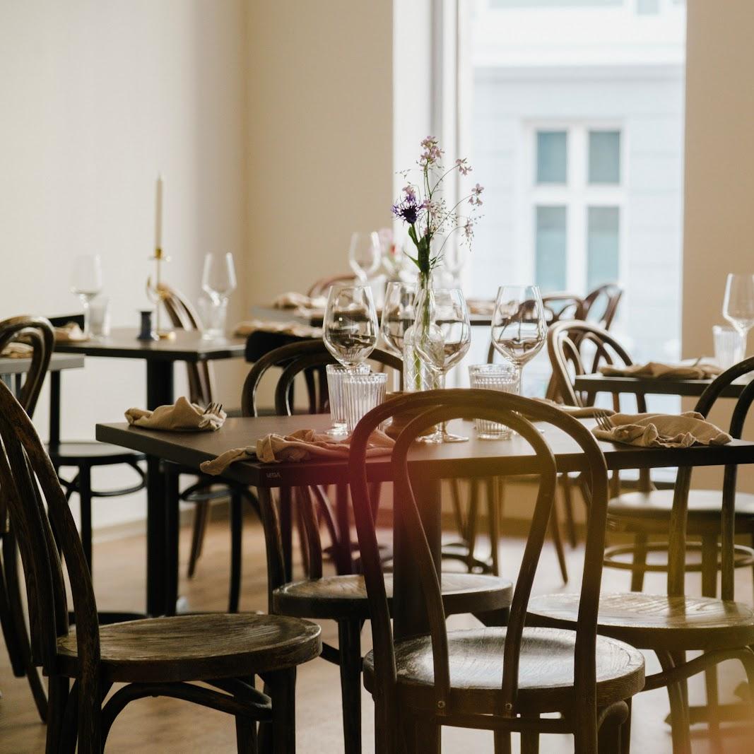 Restaurant "Lola" in 