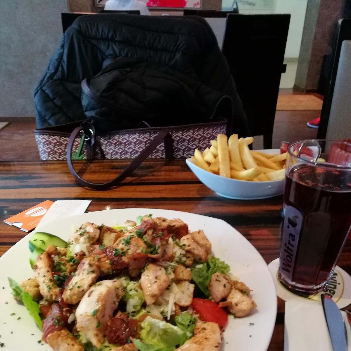 Restaurant "Scheck In | Restaurant & Sportsbar Unterföhring" in München