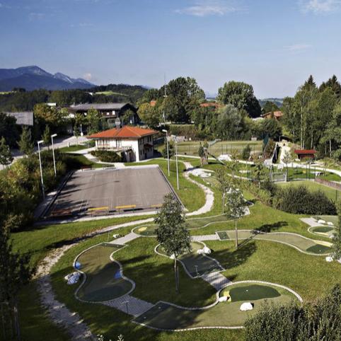 Restaurant "SERVUS z´Vorauf, Minigolf, Tennis, Ferienpark Vorauf" in Siegsdorf