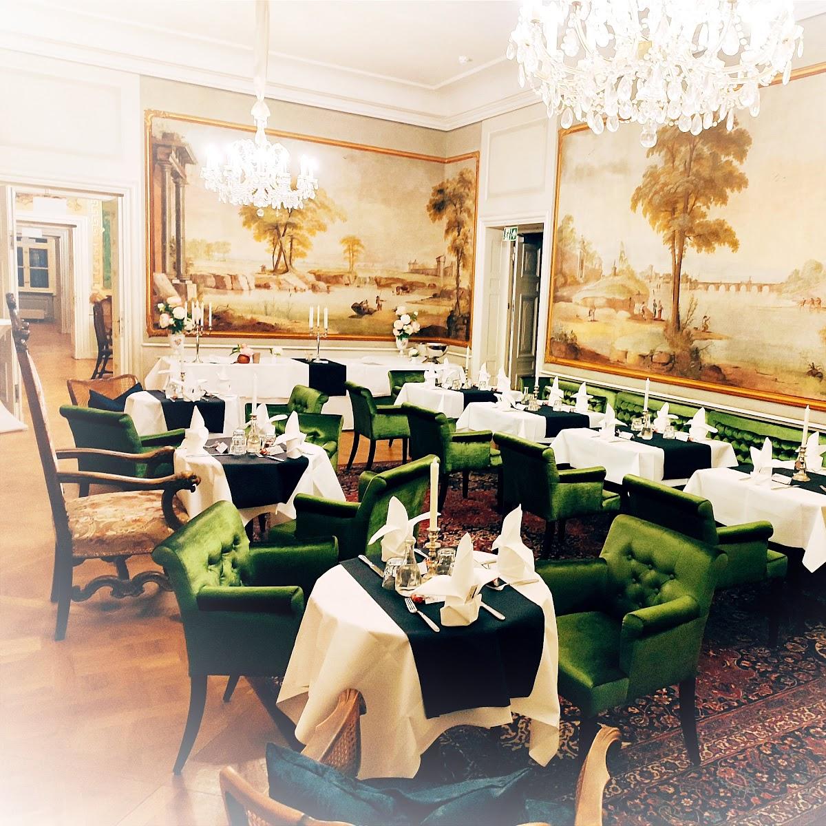 Restaurant "Café Schloss Friedrichsfelde" in Berlin