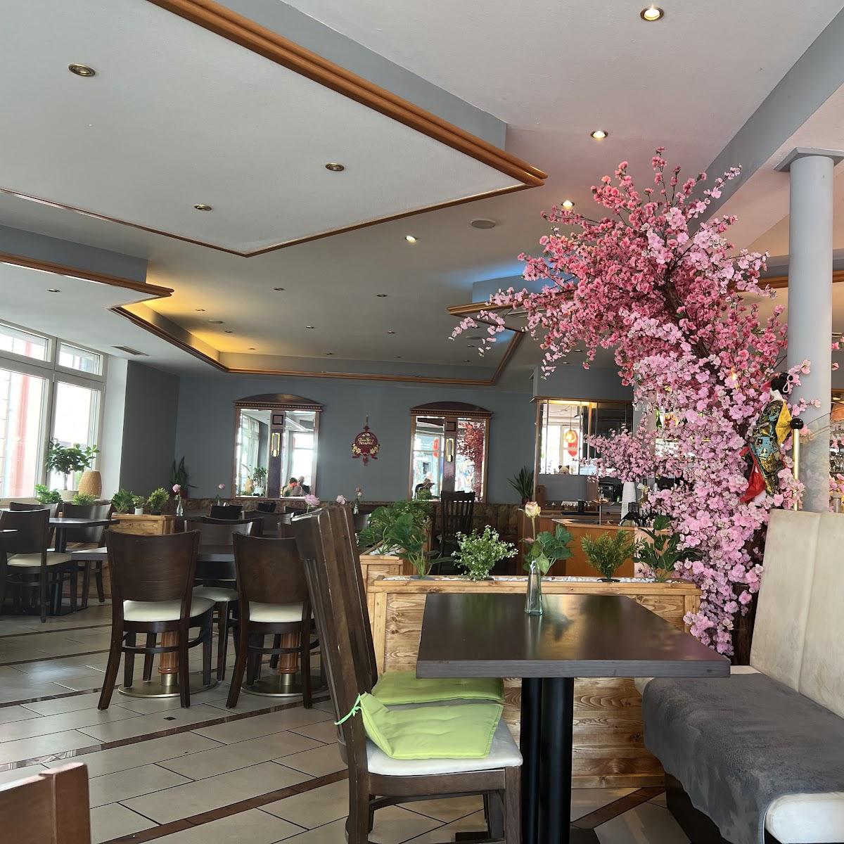 Restaurant "Young