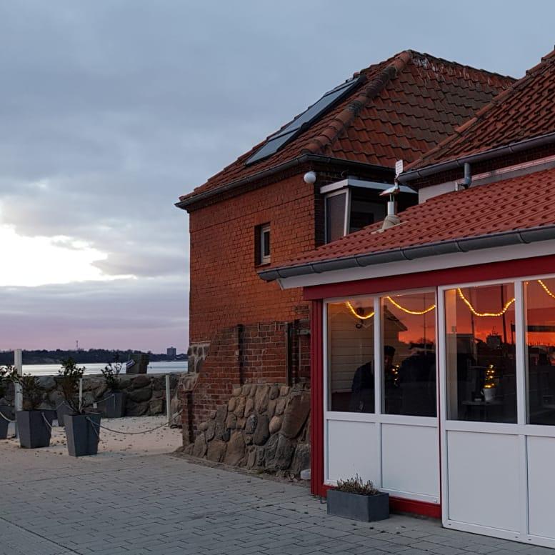 Restaurant "Kiosk am Fähranleger - Imbiss" in Laboe