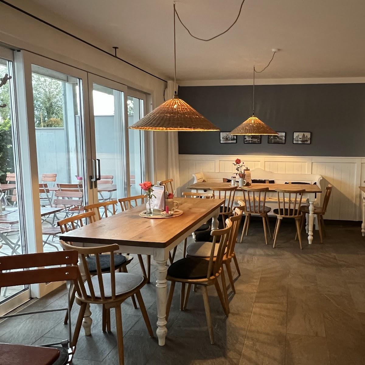 Restaurant "Madl am Chiemsee Cafe Bistro" in Übersee