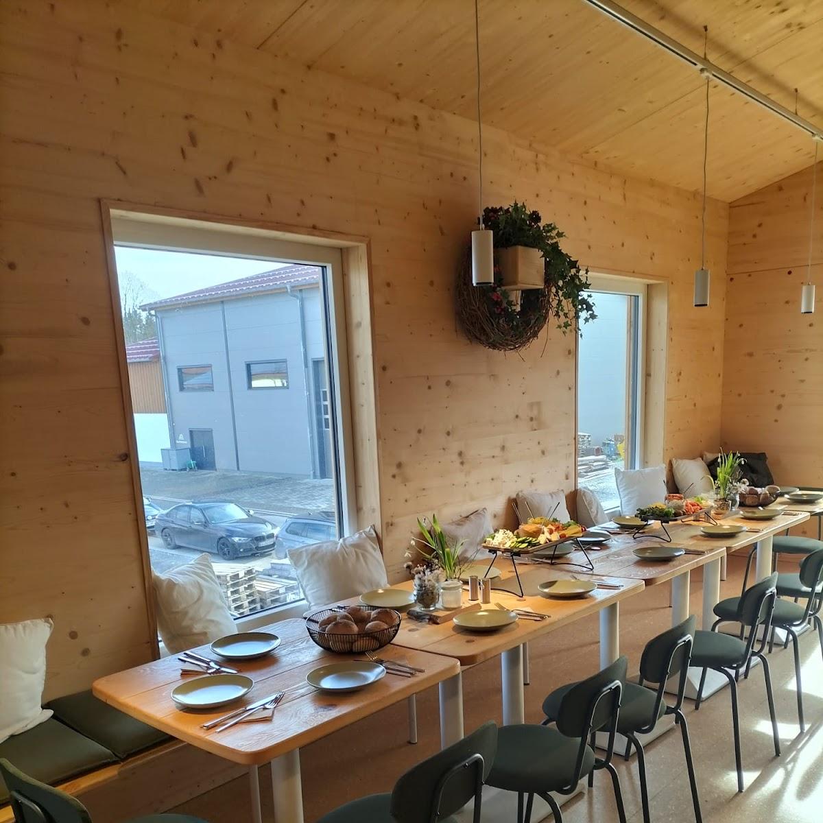 Restaurant "Cafe Loumee" in Peiting