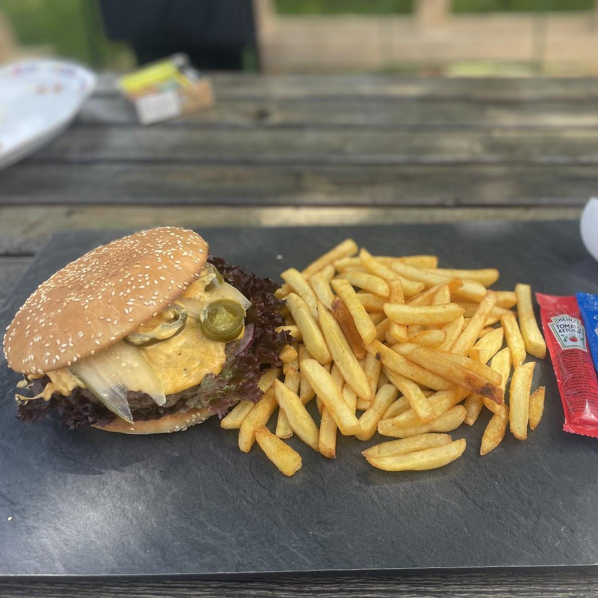 Restaurant "May Chicken and Burger" in Neidenstein