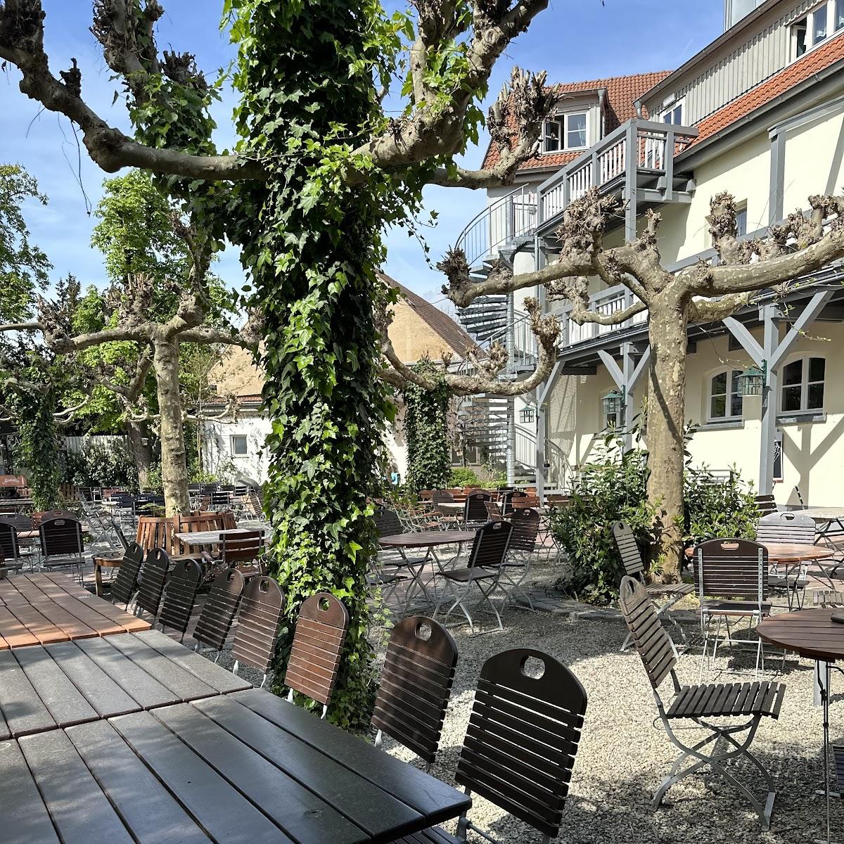 Restaurant "Landgasthaus Mutter Krauss: Traditionelle Deutsch-Hessische Küche & Großer Biergarten" in Schwalbach am Taunus