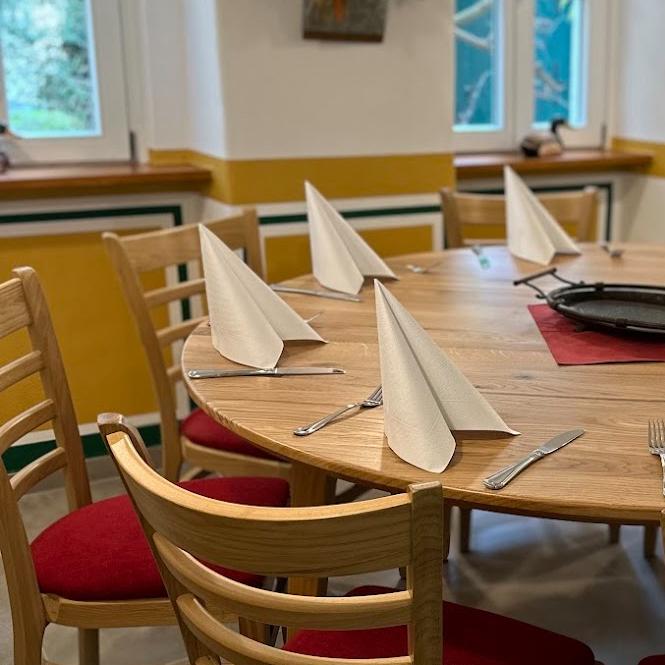 Restaurant "Landgasthaus Mutter Krauss: Traditionelle Deutsch-Hessische Küche & Großer Biergarten" in Schwalbach am Taunus