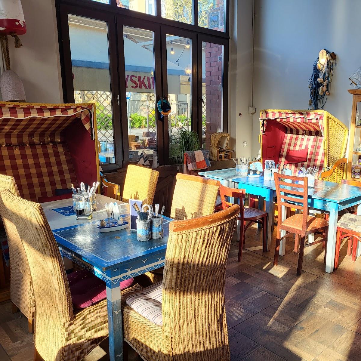 Restaurant "Kurna Chata 2" in ?winouj?cie