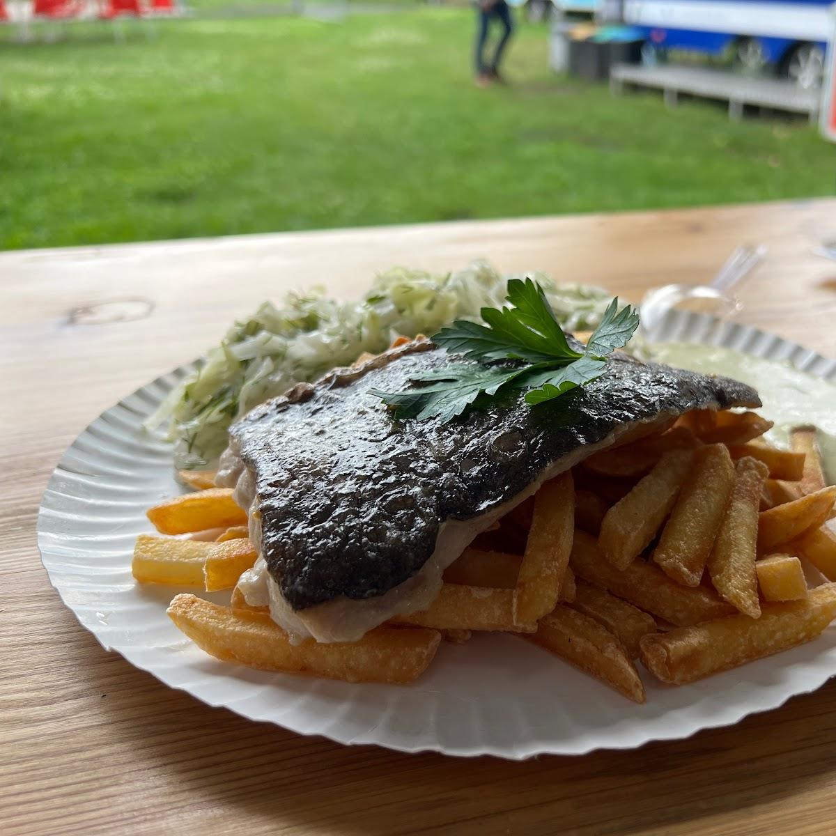 Restaurant "Sum i Szprotka gastronomia -food truck" in Szczecin