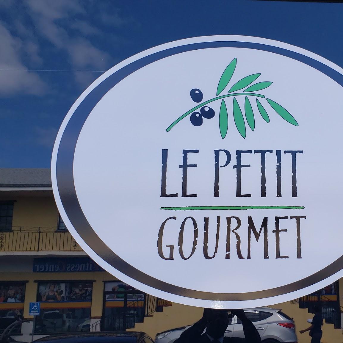 Restaurant "Le Petit Gourmet" in Nassau