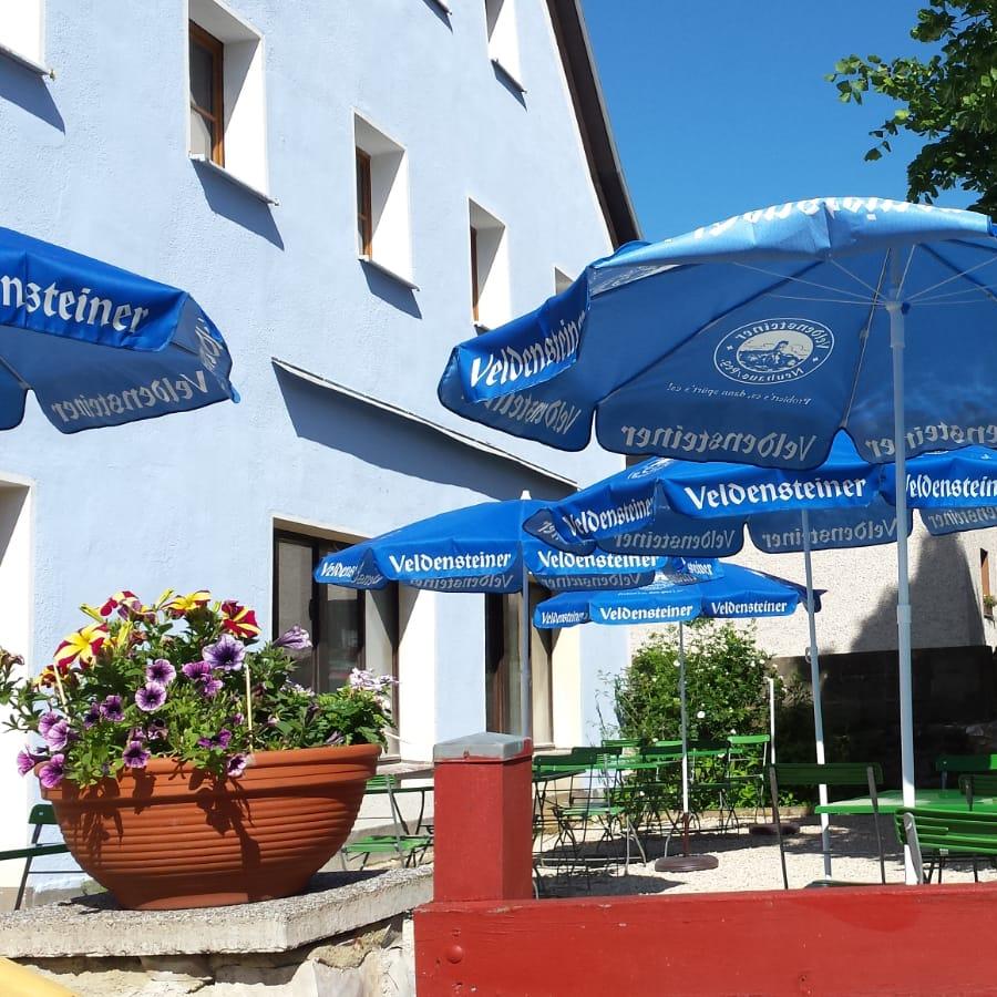 Restaurant "Wirtshaus „Blaue Linde“" in Kirchensittenbach