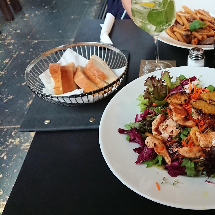 Restaurant "Cafebar Essen & Trinken" in Straubing