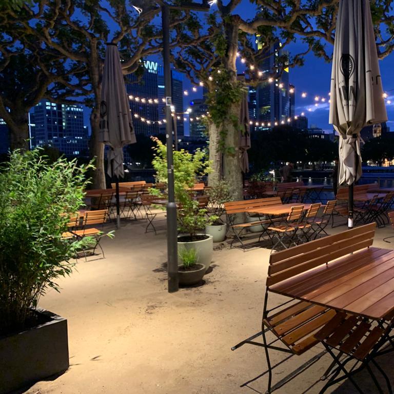 Restaurant "MAIN TERRASSE - Sommergarten mit Skyline-Blick" in Frankfurt am Main