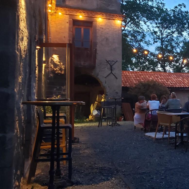 Restaurant "les vinzelles café-restaurant" in Volvic