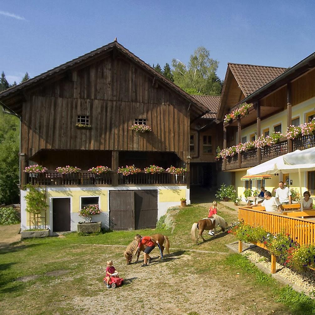 Restaurant "Ferienhof Schmauß" in Tittling